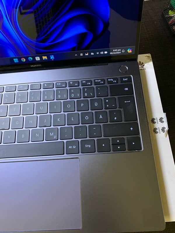 Huawei Matebook X Pro / Brand New / Whole Metal Body 15