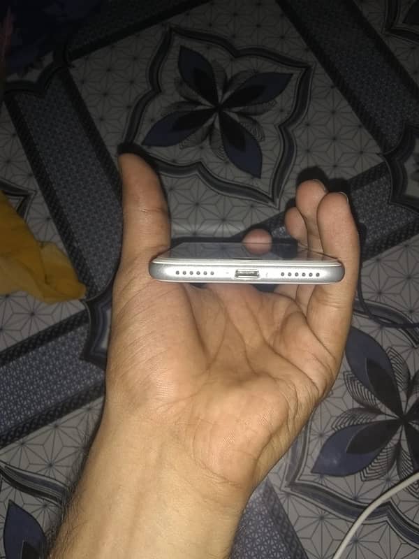 i phone 7 pta approved 128 gb condition 10/9 5