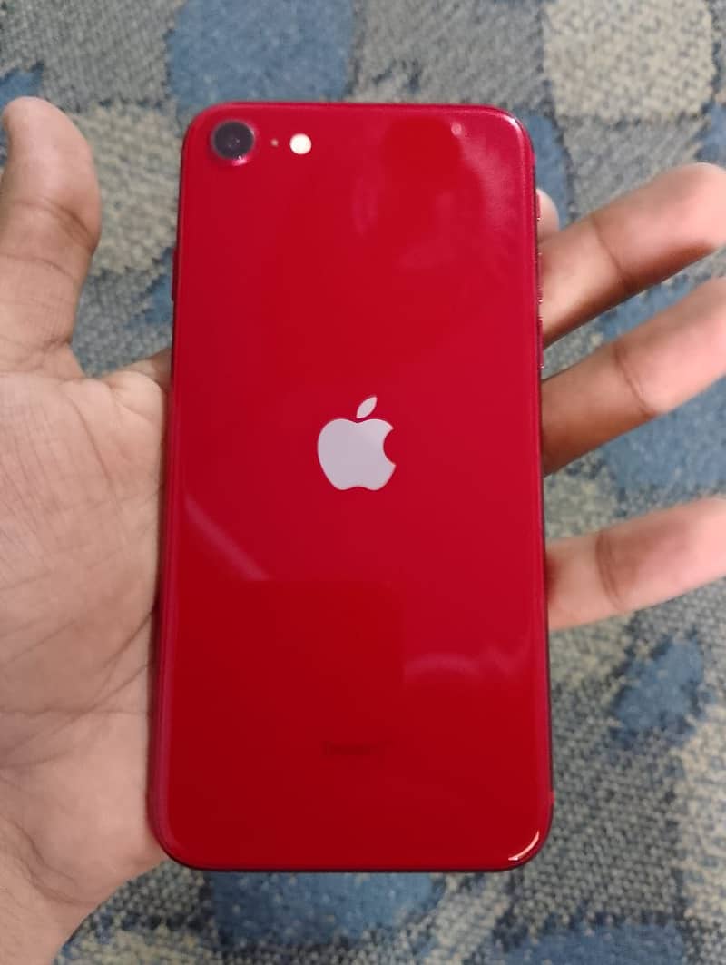 Iphone se 2022 Red colour 9