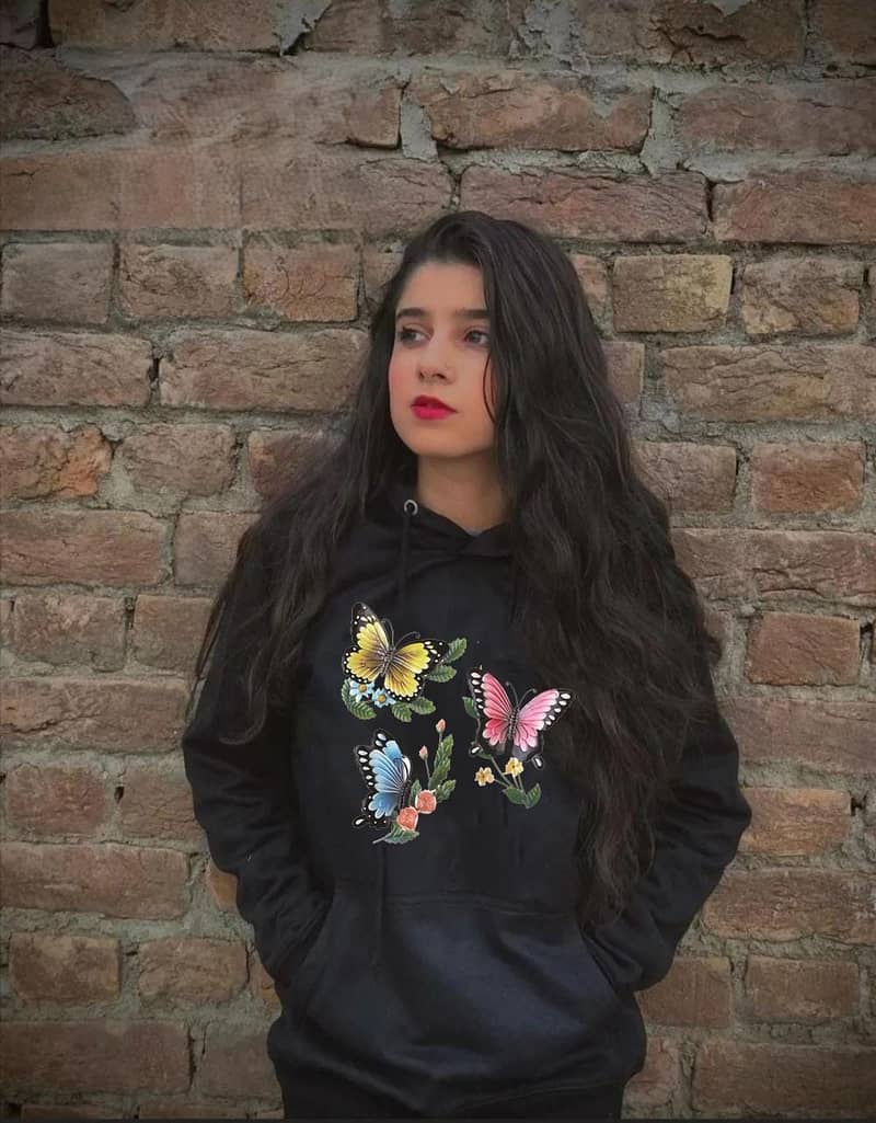 Printed Unisex Winter Sweatshirt Hoodie - Perfect for Cold Weather 1