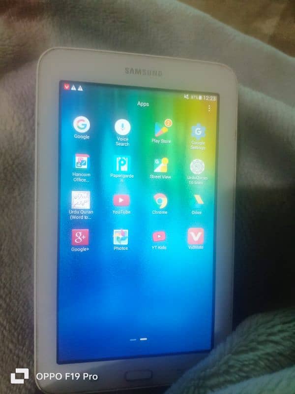 Samsung tablet good condition with cable 3