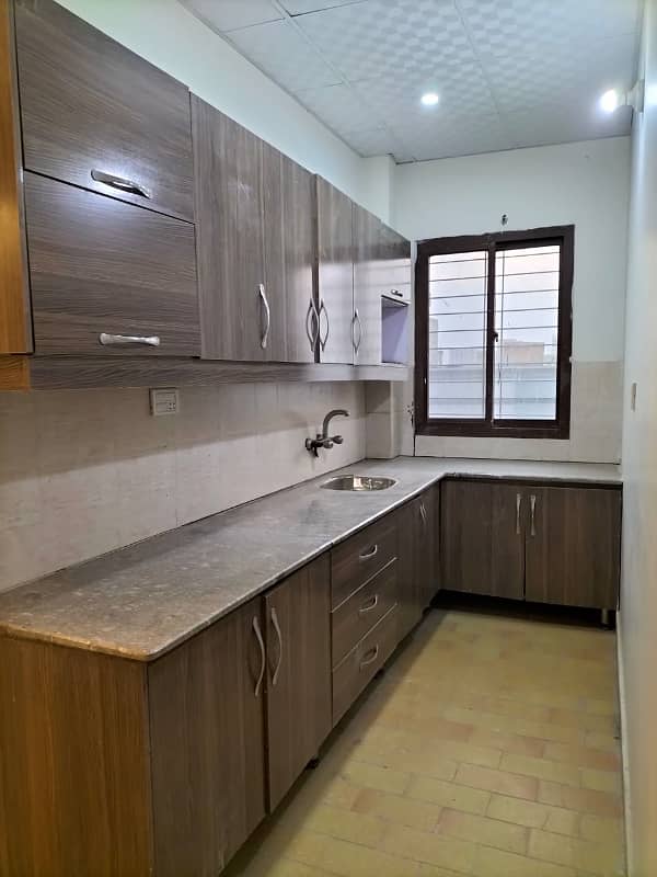 ZEENAT SQUARE, 2 Bed DD Lounge, West Corner, Ground 3rd Floor, K Electric, SSGC Available, Ready To Move. 7