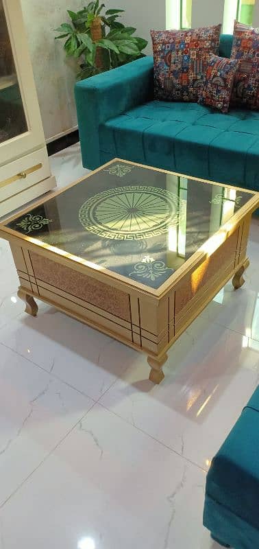 center table for sale only 10 days use . condition 10 by 10 0