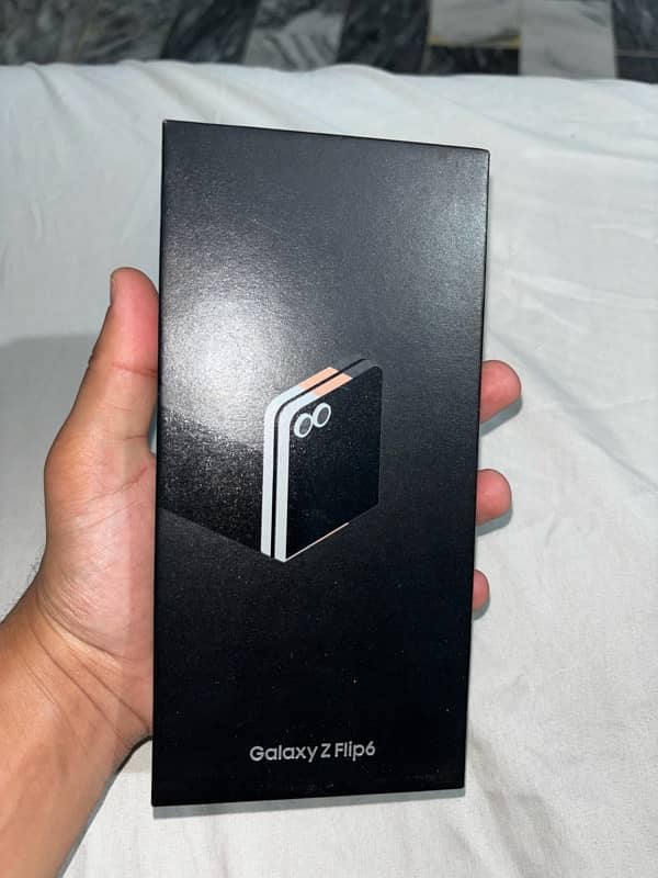 Samsung Galaxy Flip 6 Box Packed 1