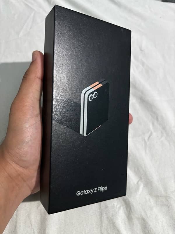 Samsung Galaxy Flip 6 Box Packed 2