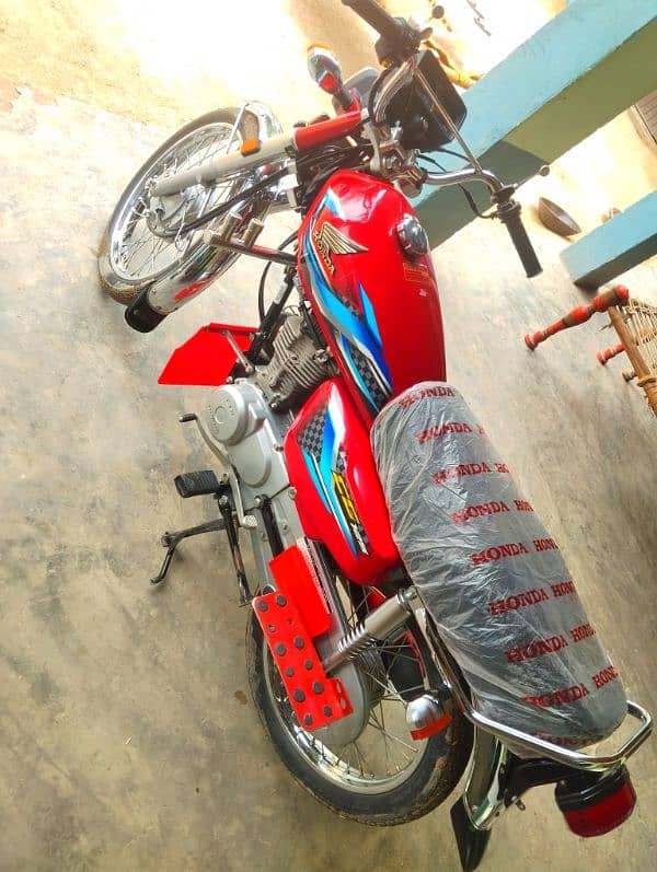 Honda 125 Lush Condition low mileage 5