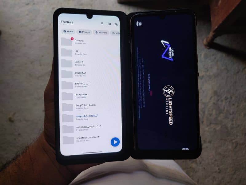lg v60 dual screen 4