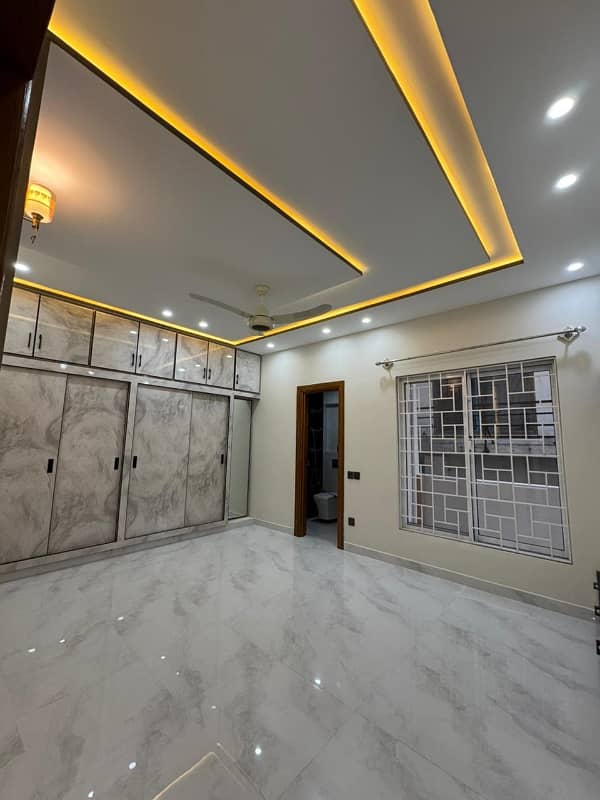 7.5 Marla Brand New Luxury Designer House Available For Sale 4