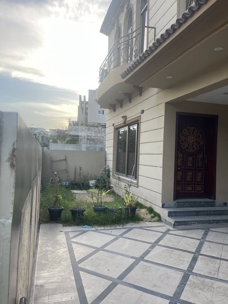 10 Marla Basement House For Rent 22