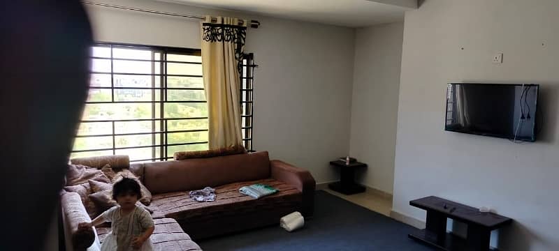 Beautiful Corner Flat Full Furnished Park Face 4