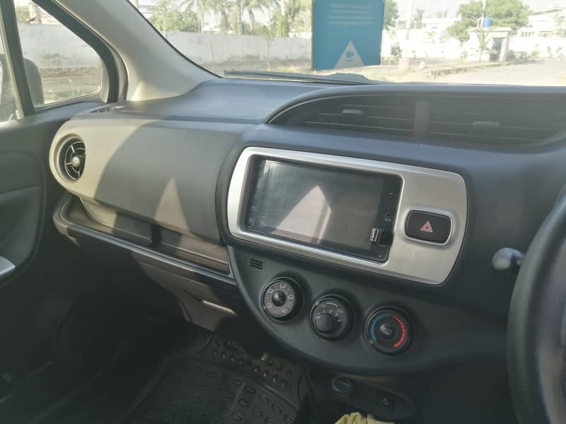 Toyota Vitz Model 2016 / Registerd 2019 8