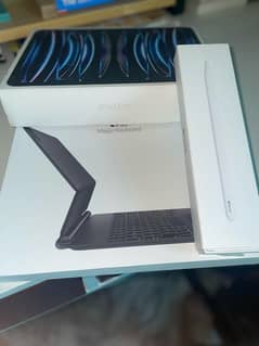 iPad Pro 11 inch m2 chip with brand new Magic Keyboard and magic pen