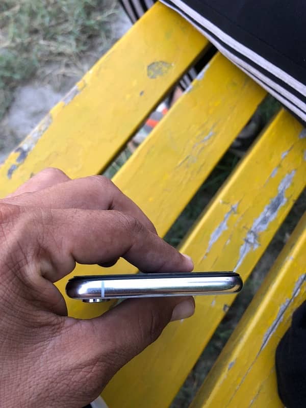 Iphone Xs PTA 4