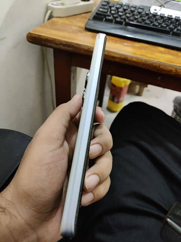 Xiaomi Redmi Note 13 pro plus 4