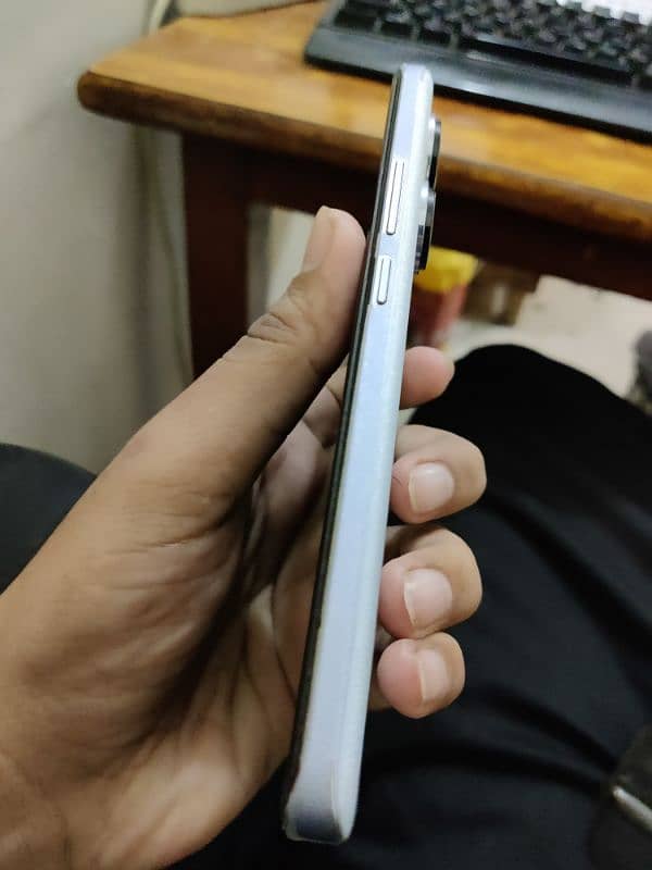 Xiaomi Redmi Note 13 pro plus 5