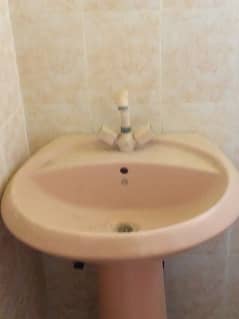 bathroom wash baisun with nulkha in good condition