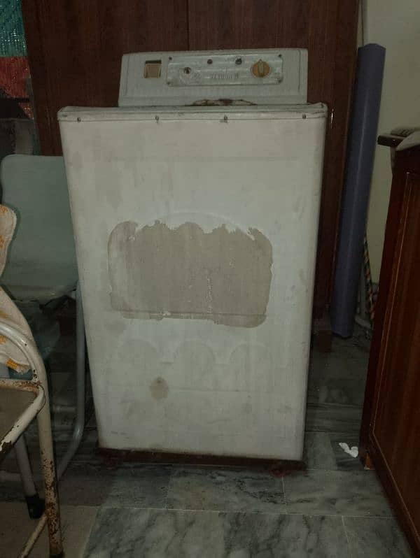 large Washing Machine with separate Dryer 5