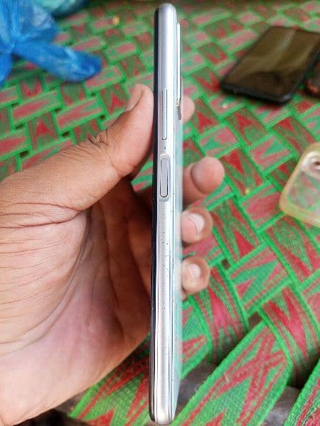 Vivo Y20 with box 5