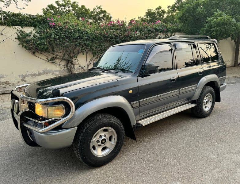 Toyota Land Cruiser 1990 / 2014 automatic 4.5 sunroof 18