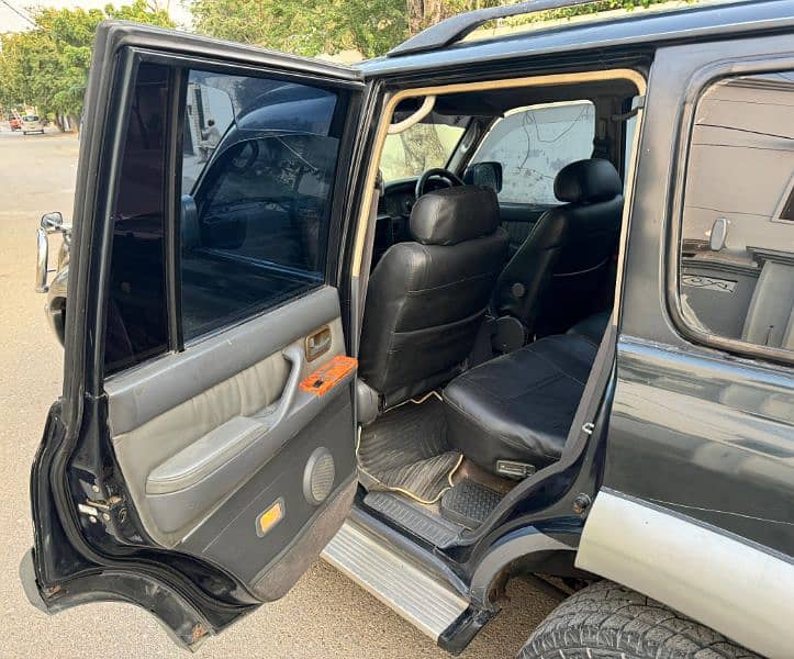 Toyota Land Cruiser 1990 / 2014 automatic 4.5 sunroof 17