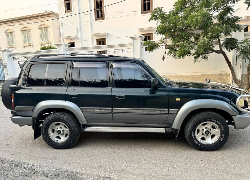 Toyota Land Cruiser 1990 / 2014 automatic 4.5 sunroof 19