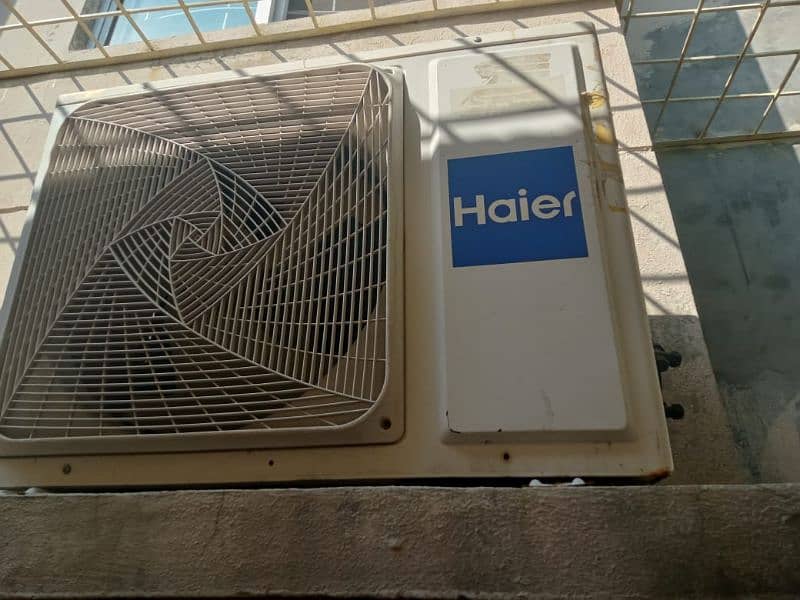 Haeir Invertor AC 1.5 ton like new excellent condition 1