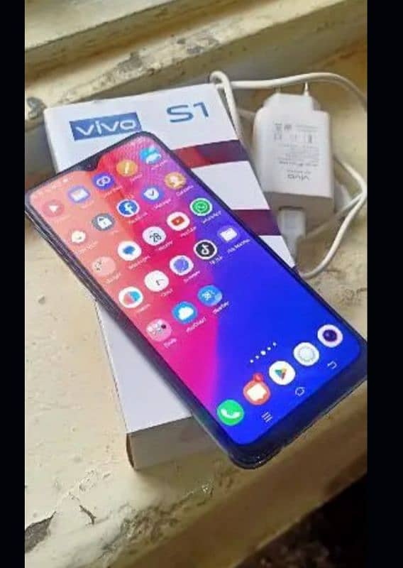 VIVO S1. . . MEMORY . . 256 GB. Dul simPTA APROVED. EXCHANGE POSSIBLE. 9