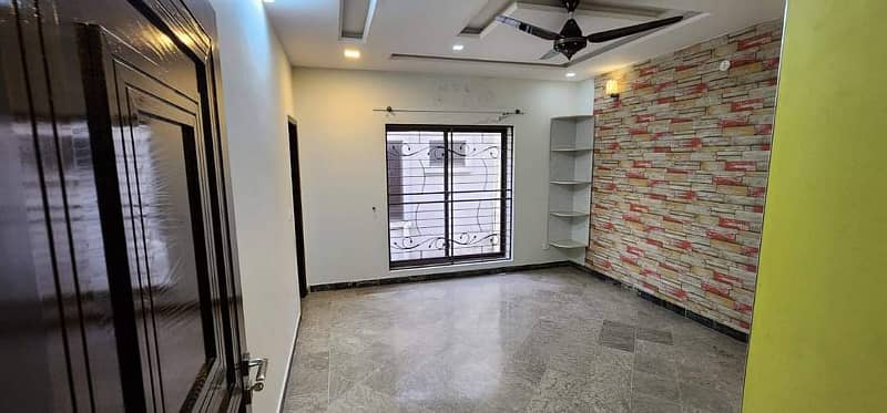 10 marla upper portion for rent in johar town for Family and Silent office (Call center + Software house) 4