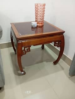 glass central table with 2 side tables