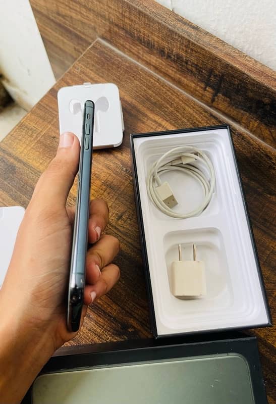 iPhone 11 Pro Max 256gb pta approve in brand new condition 5