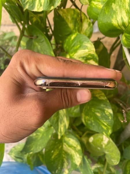 iPhone Xs • 256gb Nonpta 2