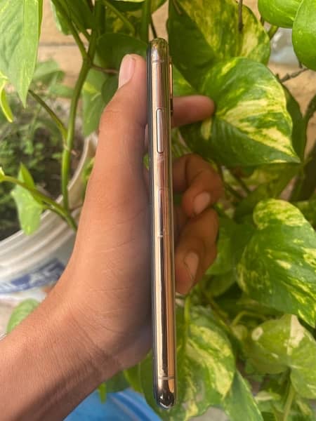 iPhone Xs • 256gb Nonpta 3