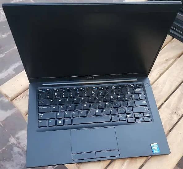 DELL Latitude 7390 0