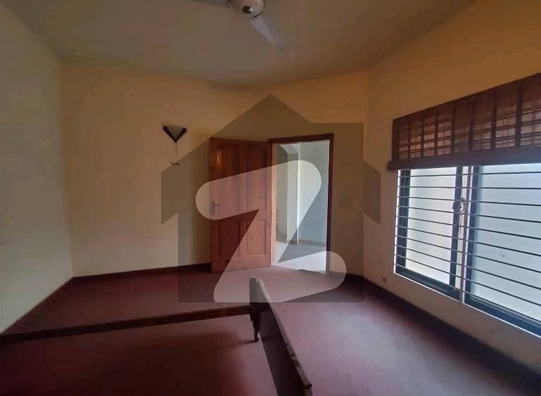 1 Kanal Lower Lock Upper Portion Available For Rent in Dha Phase 3 8