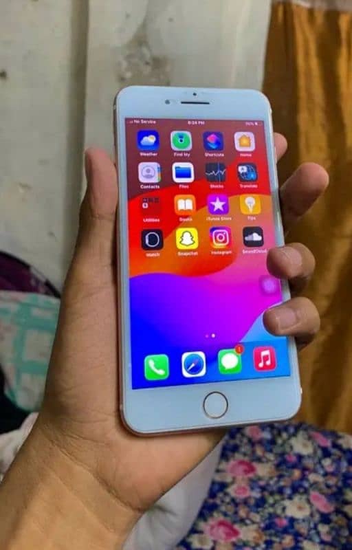 I PHONE 7. . 32 GB PTA APPROVED WITH COMPLETE BOX. 10/10 CONDITION. 3