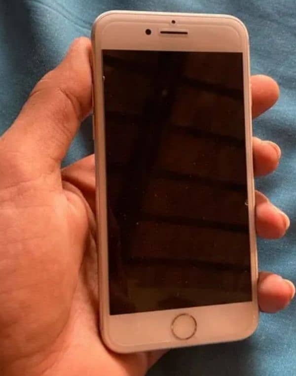 I PHONE 7. . 32 GB PTA APPROVED WITH COMPLETE BOX. 10/10 CONDITION. 5