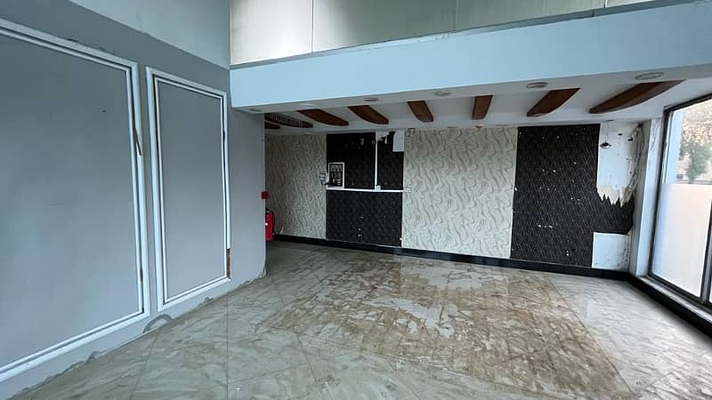 4 MARLA CORNER BUILDING AVAILABLE FOR RENT IN PHASE 8 3