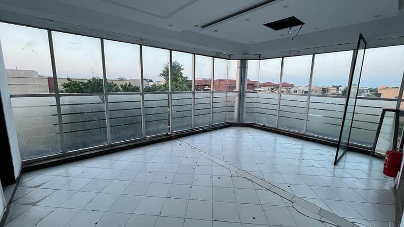 4 MARLA CORNER BUILDING AVAILABLE FOR RENT IN PHASE 8 7