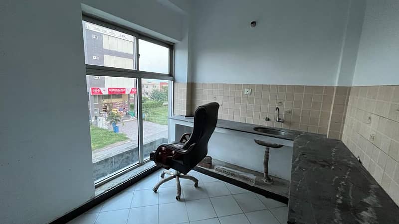 4 MARLA CORNER BUILDING AVAILABLE FOR RENT IN PHASE 8 9