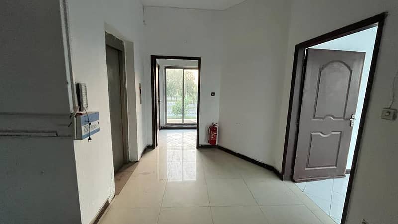 4 MARLA CORNER BUILDING AVAILABLE FOR RENT IN PHASE 8 10