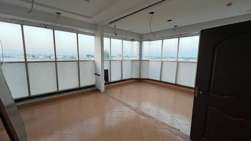 4 MARLA CORNER BUILDING AVAILABLE FOR RENT IN PHASE 8 12