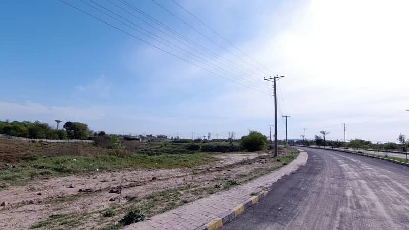 600 Square Yards Residential Plot In Only Rs. 9300000 5