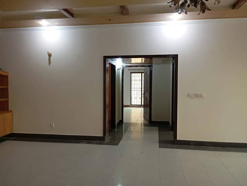 1 kanal house for rent in Gulberg for Family and Silent office (Call center + Software house) 0