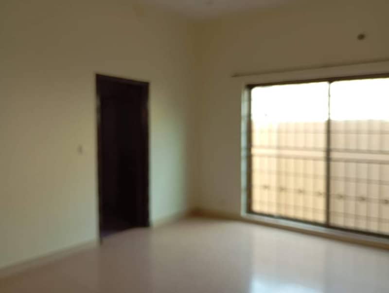 1 kanal house for rent in Gulberg for Family and Silent office (Call center + Software house) 1