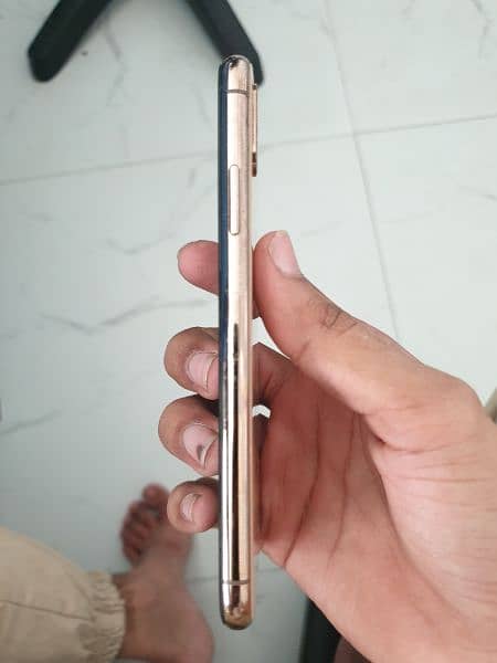 I'm selling iPhone xs 256gb condition 10by10 7