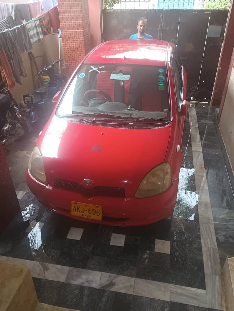 Toyota Vitz 2000 Saloon 1