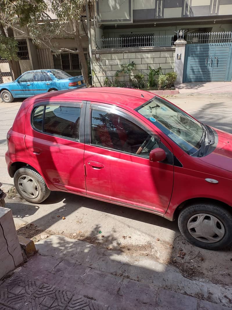 Toyota Vitz 2000 Saloon 8