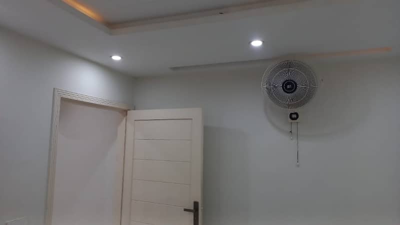 8 Marla uper portion for Rent in Bahria town Lahore good location 2