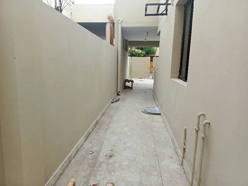 Perfect 10 Marla House In DHA Phase 4 For Sale 6