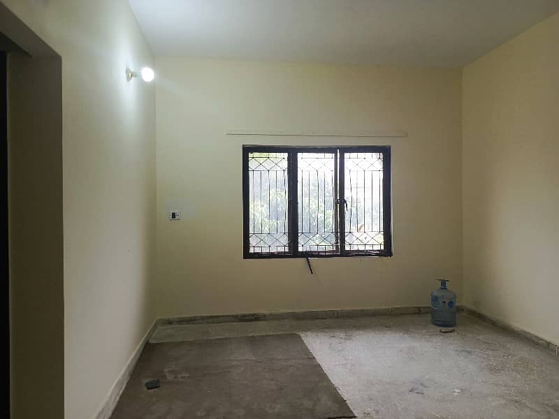 Perfect 10 Marla House In DHA Phase 4 For Sale 10